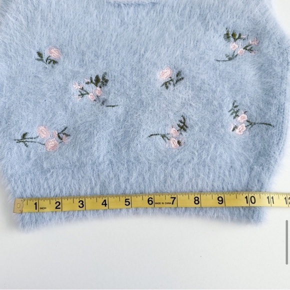 Cotton On Body Fuzzy Blue Cropped Embroidered Floral Crop Top XS - Picture 5 of 9